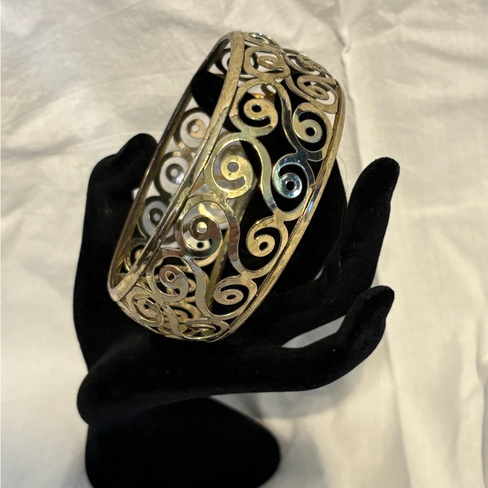 Elegant Gold and Black Swirl Bangle